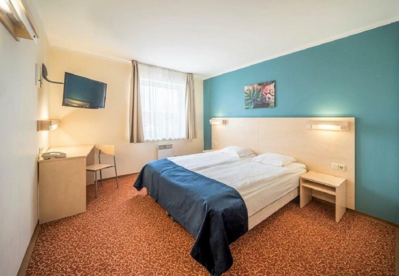 Rija Bauska Hotel Bagian luar foto